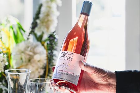 Premium Small-Group Wine Tour, 4 Wineries, Lunch from Queenstown