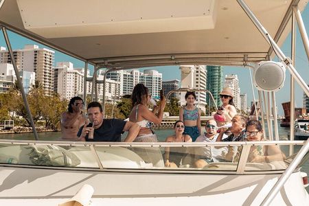 Miami: Yacht Charter from 2 to 6 Hours
