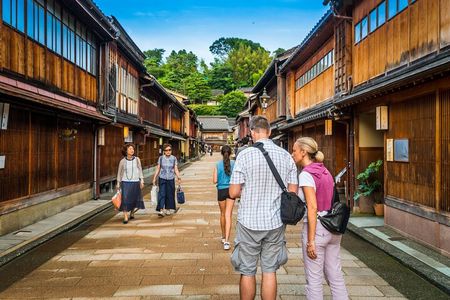 Must-See Kanazawa: Private & Personalized Tour with a Local Guide