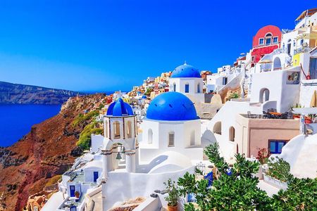 Santorini: Full Island Tour & Sunset with Local Guide & Pick-up