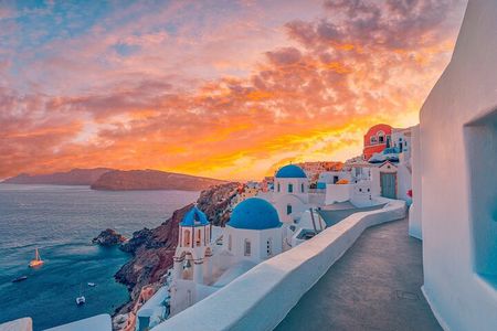 Private 2-Hour Sightseeing Tour in Santorini
