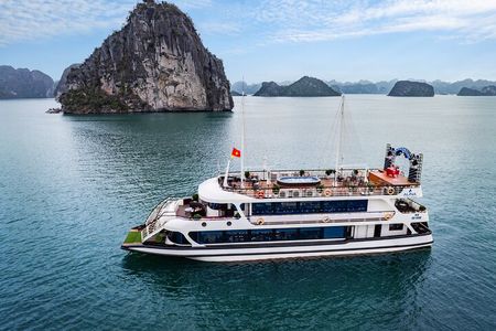 Hanoi: Ha Long Bay 5-Star Day Cruise with Jacuzzi, Lunch, Party