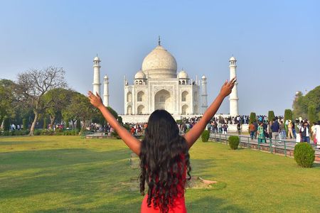 Agra City Highlights with Fatehpur Sikri Overnight Tour