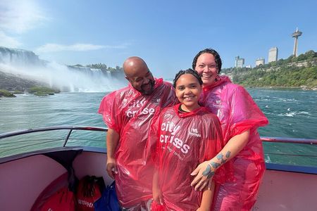 Niagara Falls Exclusive Walking Tour Voyage to the Falls 