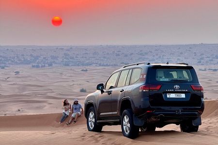 Evening Desert Safari in Red Dunes Dubai with Dinner and Show