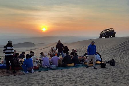 Huacachina: Traditional buggy Tour with Beautiful Sunset Picnic