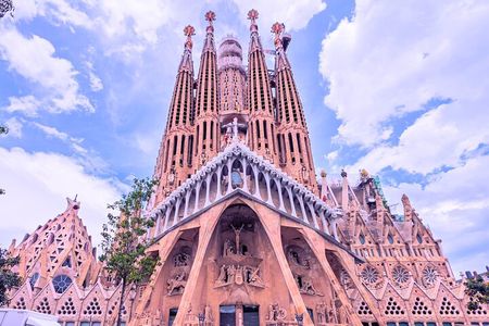 Barcelona: Sagrada Familia Skip-the-Line Guided Tour & Tickets