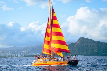 Honolulu Sunset Sail from Kewalo Harbor Including Drinks