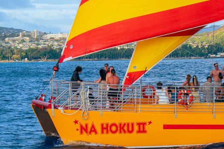 Honolulu Sunset Sail from Kewalo Harbor Including Drinks