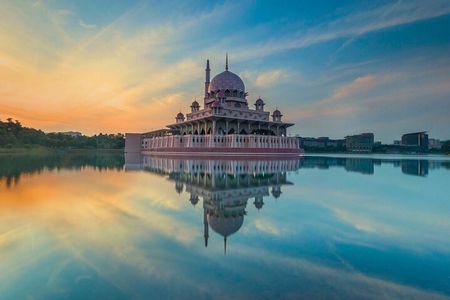 Putrajaya Tour with Pink Mosque and Boat Ride