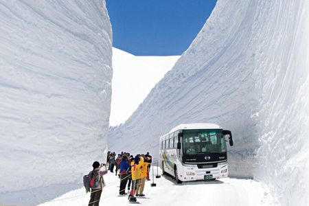 Tateyama Kurobe Alpine Route: Private Tour to World's Edge