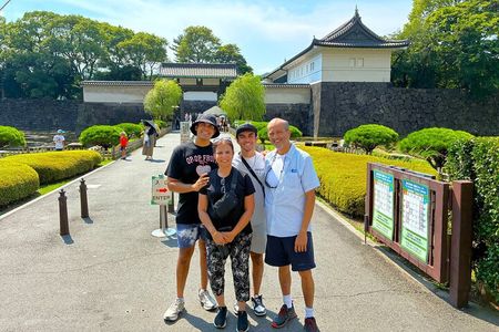 Tokyo Imperial Palace & Edo Castle Guided Tour