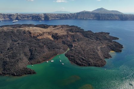 Santorini Full Day Tour and Sunset in Oia village