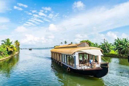 Alappuzha Backwaters in Private Houseboat with Lunch, Pick & Drop