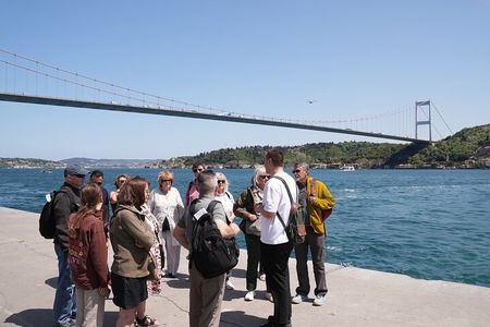 Bosphorus & Black Sea: 4-Stop Guided Cruise with Lunch
