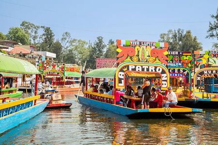 PREMIUM Frida Kahlo Museum and Xochimilco (Small Groups)
