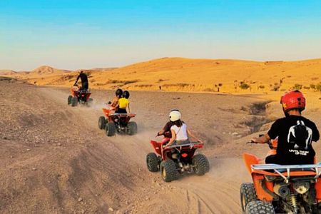 Marrakech : Agafay Desert: traditionnel dinner ,camel ride & Quad