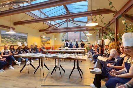 Siena: Pasta and Tiramisu Small Group Cooking Class with Wine