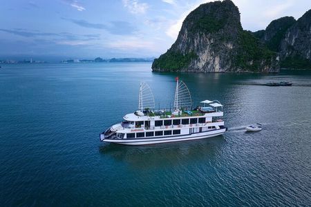 Halong 5star Cruise Day Trip: Buffet Lunch, Jacuzzi & Kayaking