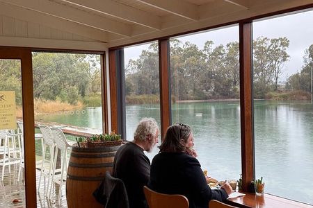 Private Luxury Tour: Penfolds Estate Heritage & Hills Picnic
