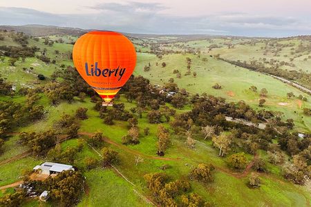 Yarra Valley Balloon Flight + Breakfast & Melbourne Pickup 
