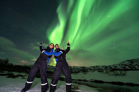 Northern Lights Minibus Chase – Small Group Tour with Free Photos