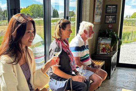 'Express' Wine Tour & Māori Culture Wānaka