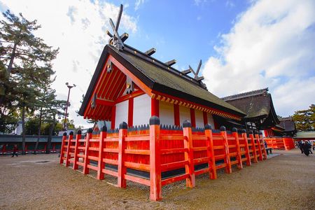 Osaka’s Hidden Gem: Sumiyoshi Taisha Shrine Tour in 90 Minutes