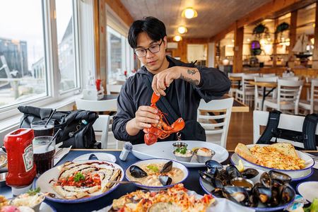 Peggy's Cove Sunset + Halifax Dinner Small Group Night Tour