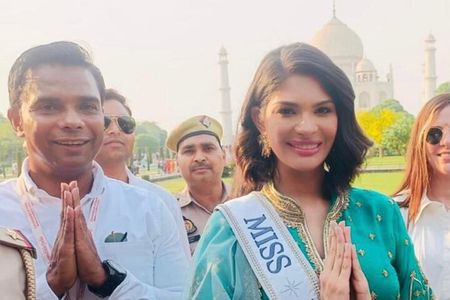 Group Tour Delhi to Agra Day Trip