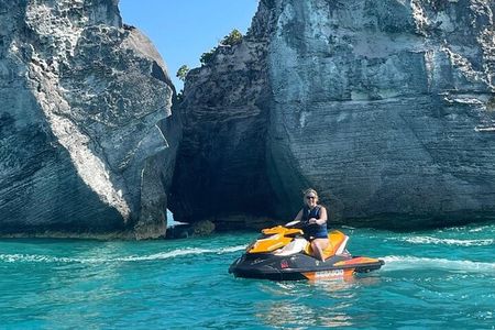 Jet Ski Adventure to Split Rock, Pirates Cove, Iguana Bay Cay