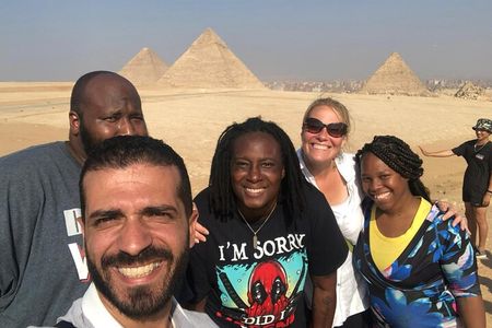 Private Giza Pyramids, Egyptian Museum and Khan El Khalili Tour