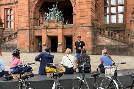 Fun Public Bike Tour in Glasgow
