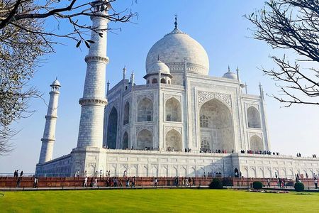 Romantic Sunset at the Taj Mahal: Day Trip from Delhi to Agra