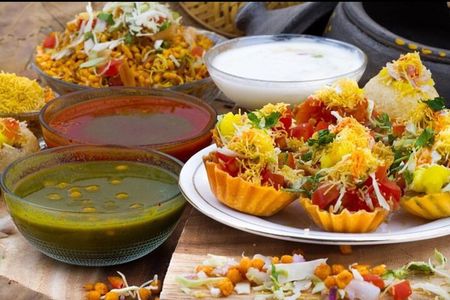 Delhi Sightseeing with Shopping Food Walk Culture and Crafts