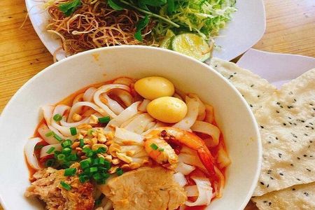 Da Nang Food Walking Tour: Taste of Whole Vietnam Foods & Beers