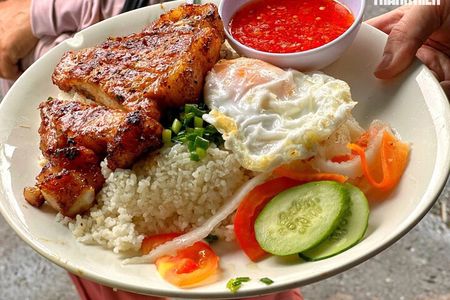 Da Nang Food Walking Tour: Taste of Whole Vietnam Foods & Beers