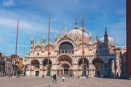 Best Of Venice: Saint Mark's Basilica, Doges Palace with Guide and Gondola Ride