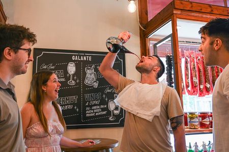 Barcelona El Born Tapas and Wine Tour with Guide