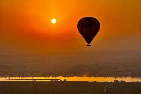 Sunrise Hot Air Balloon Ride in Luxor with Hotel Pickup