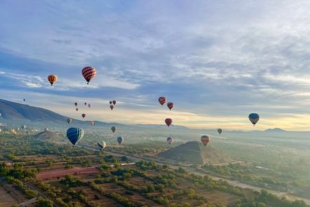 Balloon Flight + Breakfast in a cave + Pick up CDMX + Pyramids
