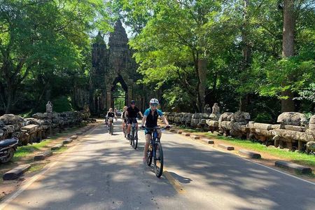 Angkor Cycling Tours – A Journey Through History on Two Wheels