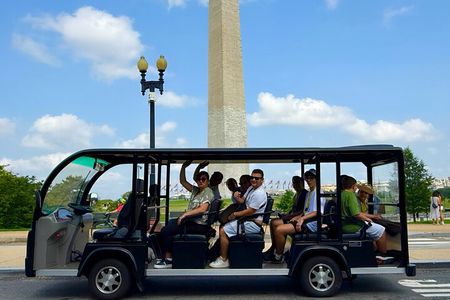 D.C's Monuments &American History Guided E-Cart Tour Day & Night 