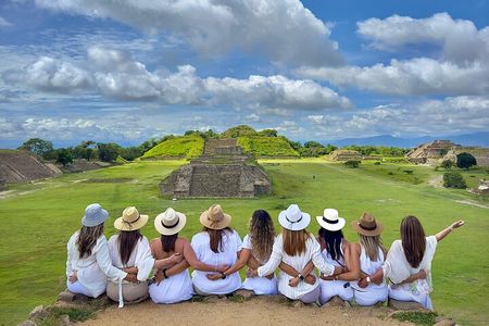 Monte Alban Chesillo and handicrafts alebrijes and black mud