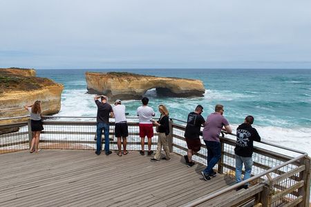 Great Ocean Road Must-See Extended Tour – 12 Apostles & Beyond