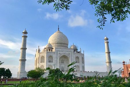 2-Day Tour to Taj Mahal and Agra from Bangalore with Both Side Commercial Flight