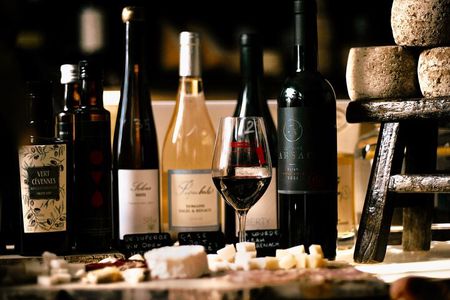 Paris: Notre Dame Gourmet Food & Wine Tour with a Culinary School