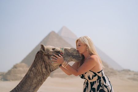 2 hrs Unique Photo session (PhotoShoot) at the Pyramids of Giza