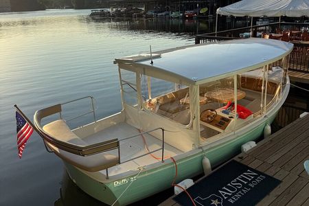 1 Hour Private Electric Duffy Cruise on Lake Austin
