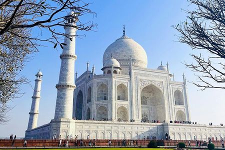 1-Day Trip to The Taj Mahal,Agra from Hyderabad with Both side Commercial Flight